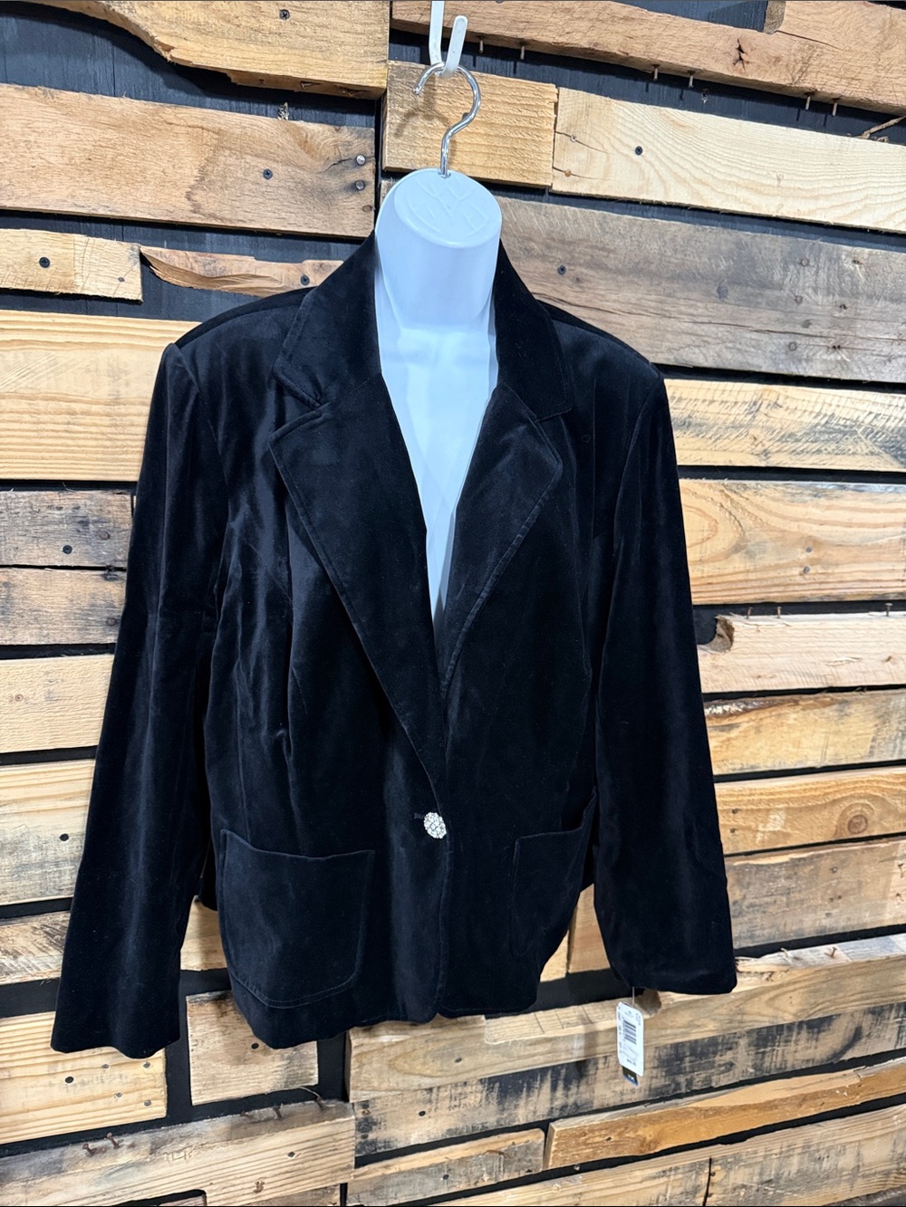 Briggs New York black velvet blazer with gray satin lining Size 1X NWT